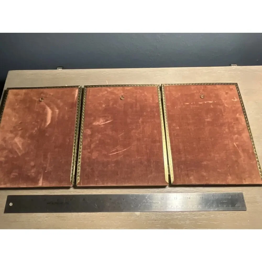 Vintage Brass Tone Tri-Fold Picture Frame Triple Hinged 5x7 Ornate Glass